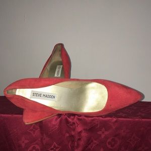 Suede heeled pointy toe pump